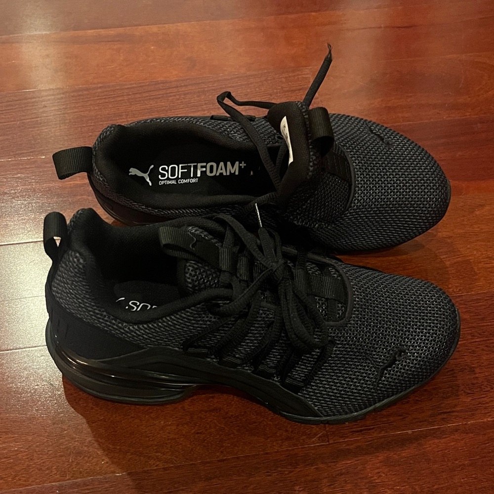 Like new Puma Black SoftFoam boys sneakers - 4.5